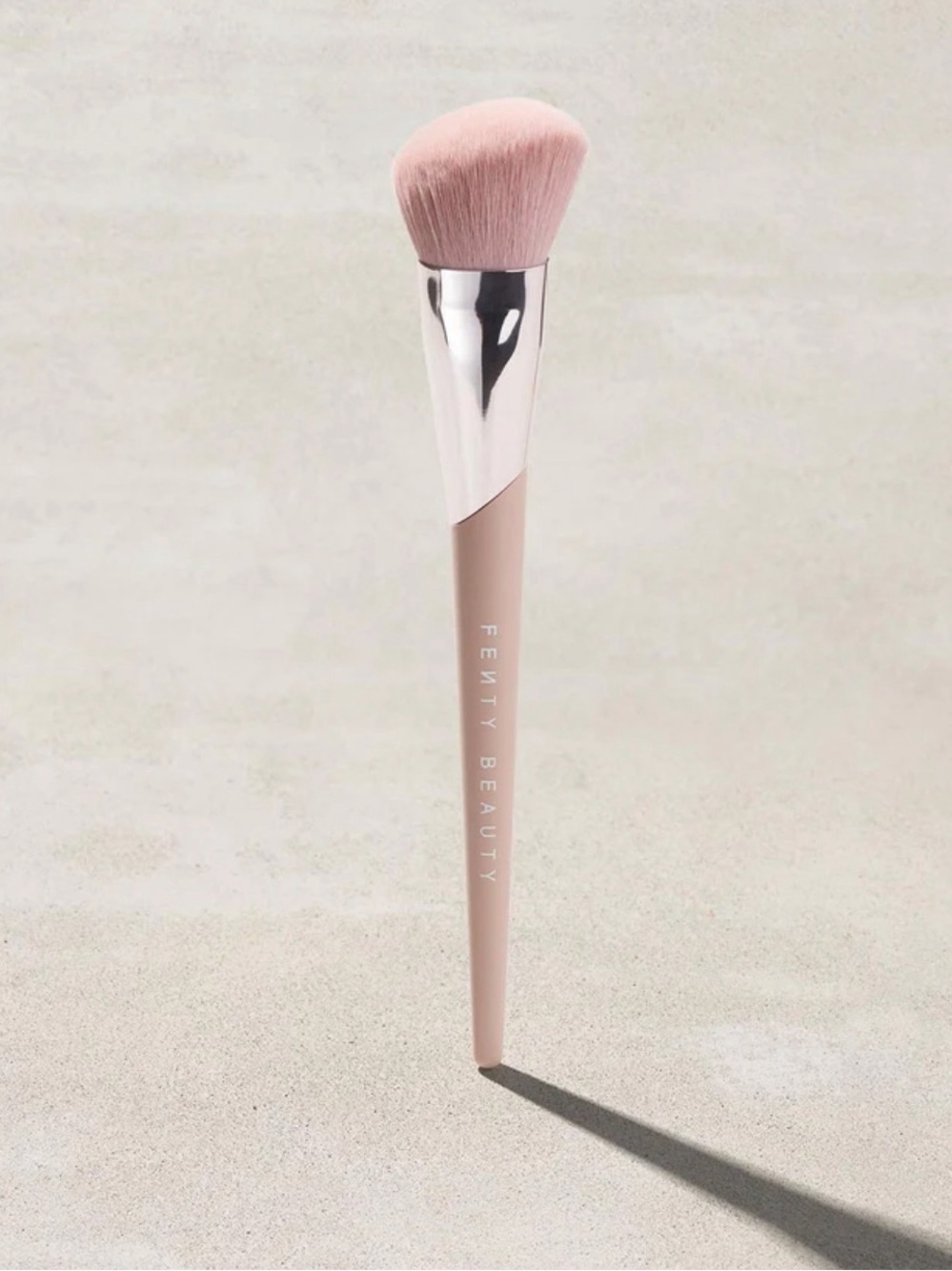 NIB FENTY BEAUTY FACE SHAPING 125 brush for cream and powder - Picture 4 of 4